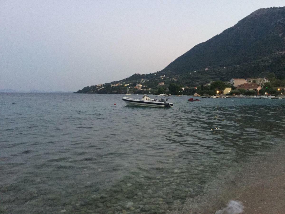 Lefkada Beachfront Apartment Никиана Экстерьер фото